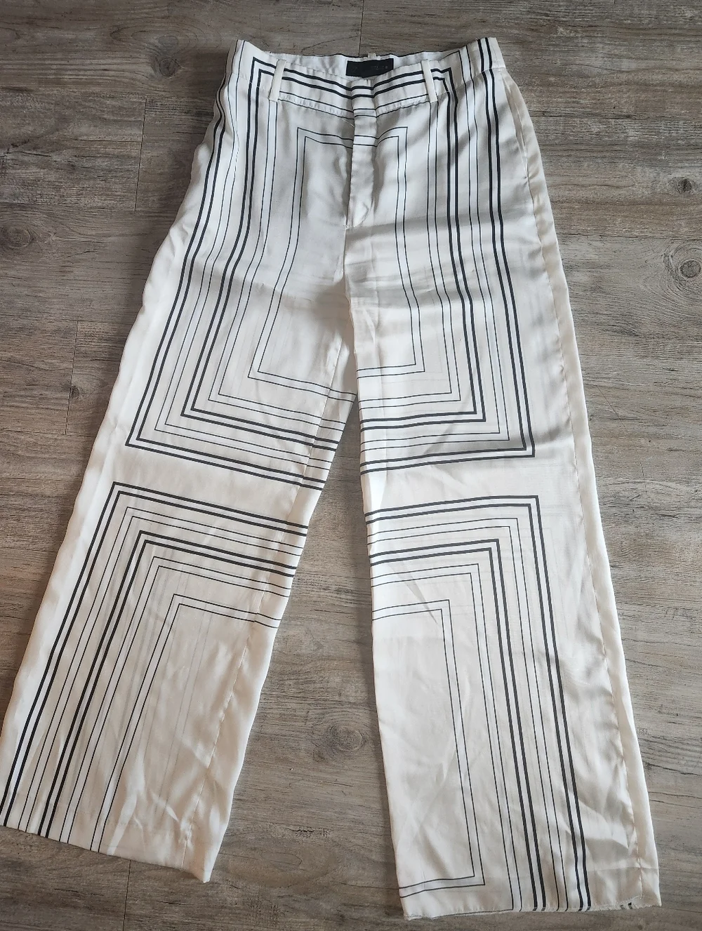 Zara Ivory Wide-Leg Pants with Black Geometric Lines - Picture 4 of 7